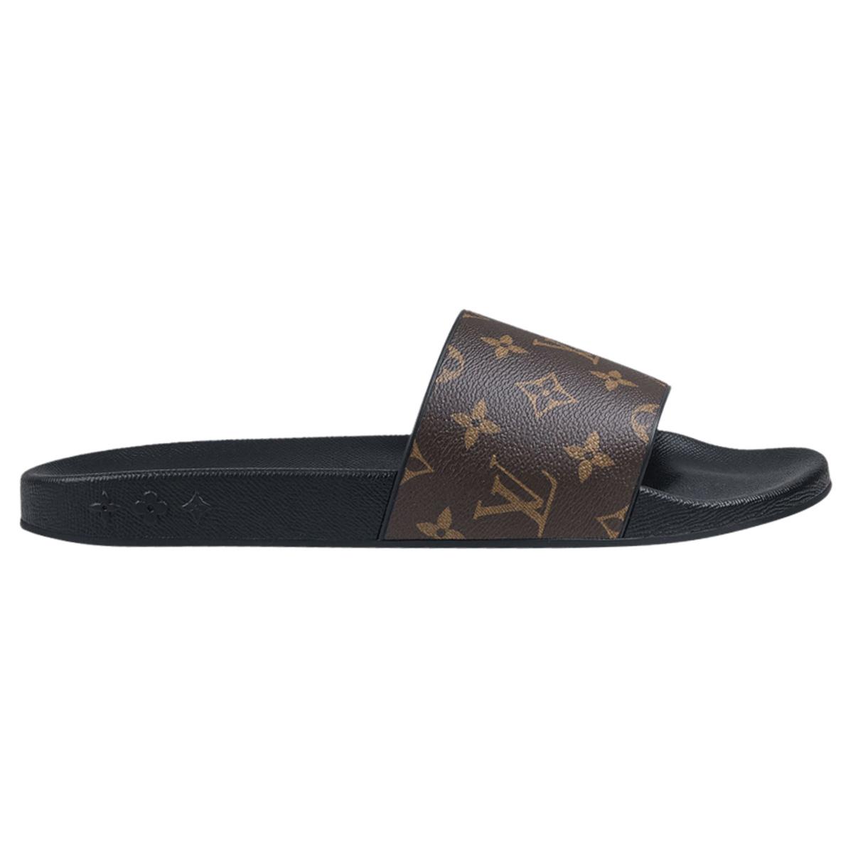 Did you know? The Louis Vuitton Oasis slides run large. Our sales team  would be happy to advice on the perfect size for you. Shop with…