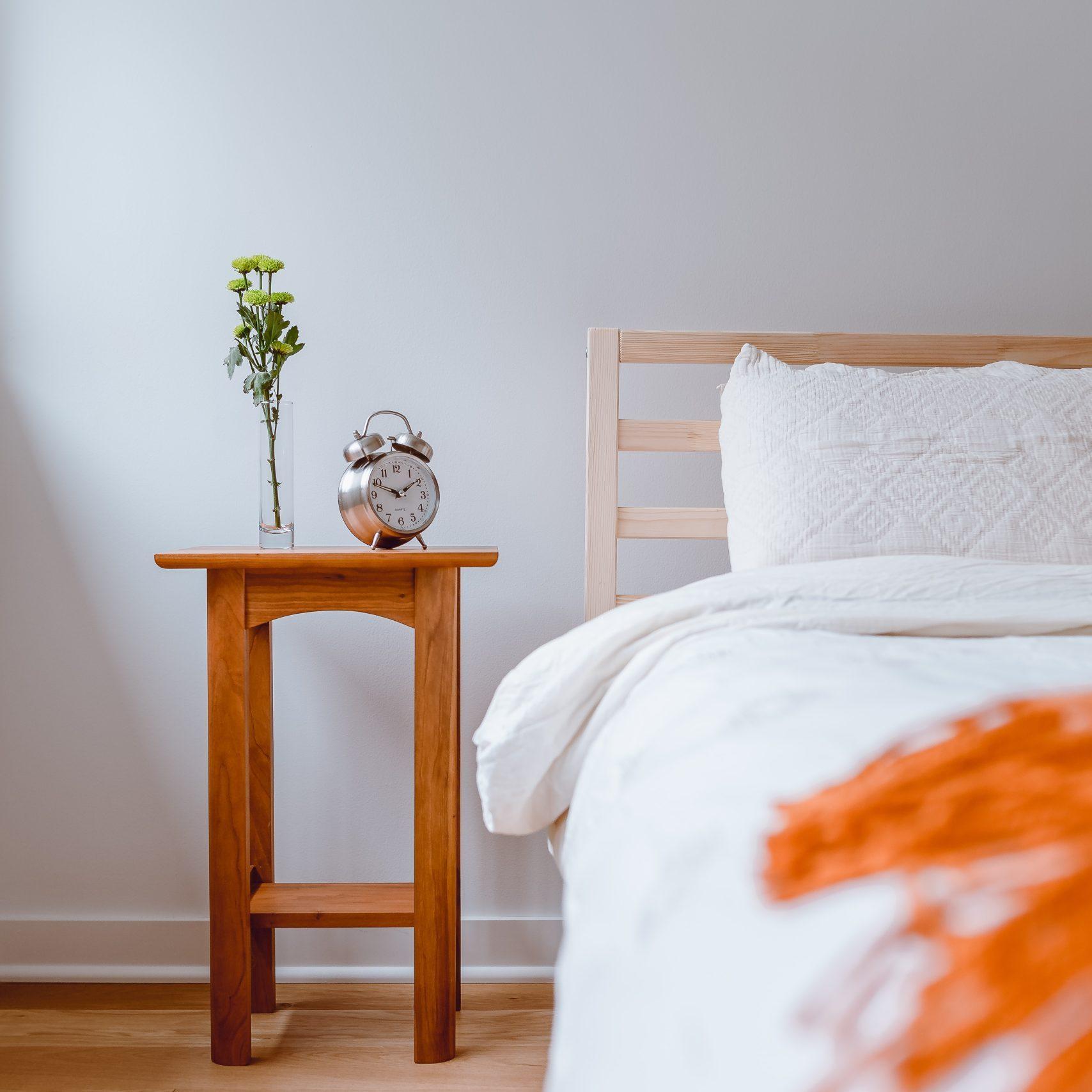 Nightstand Size and Dimensions for Bedroom When